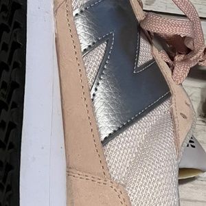 New Balance Rose gold